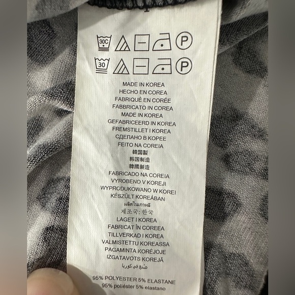 Michael Michael Kors Leopard Animal Print Flutter Sleeve Top Size Small - Picture 4 of 5